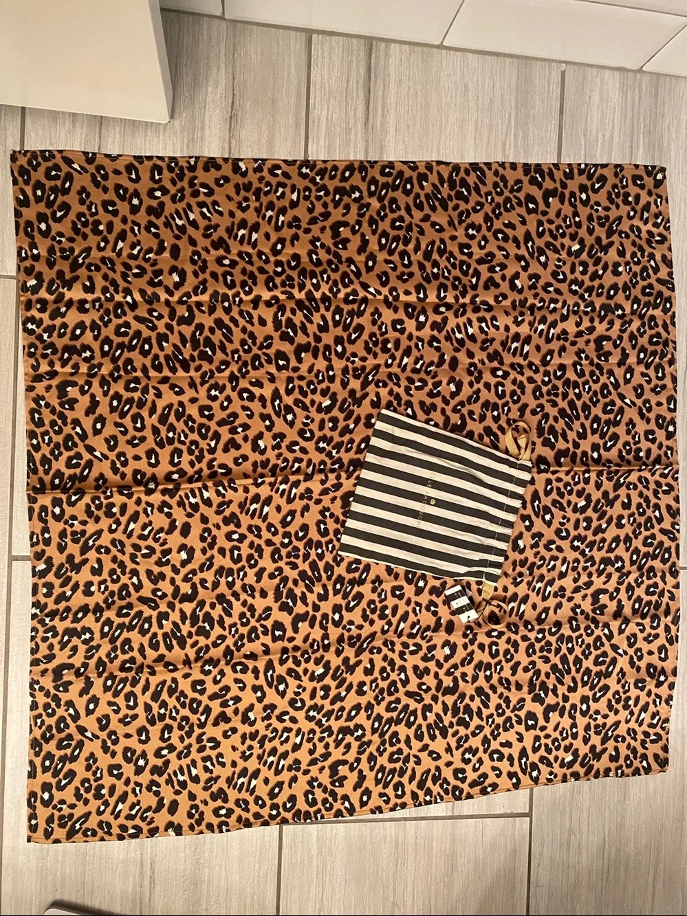 NWT Lele Sadoughi Caramel Leopard square scarf